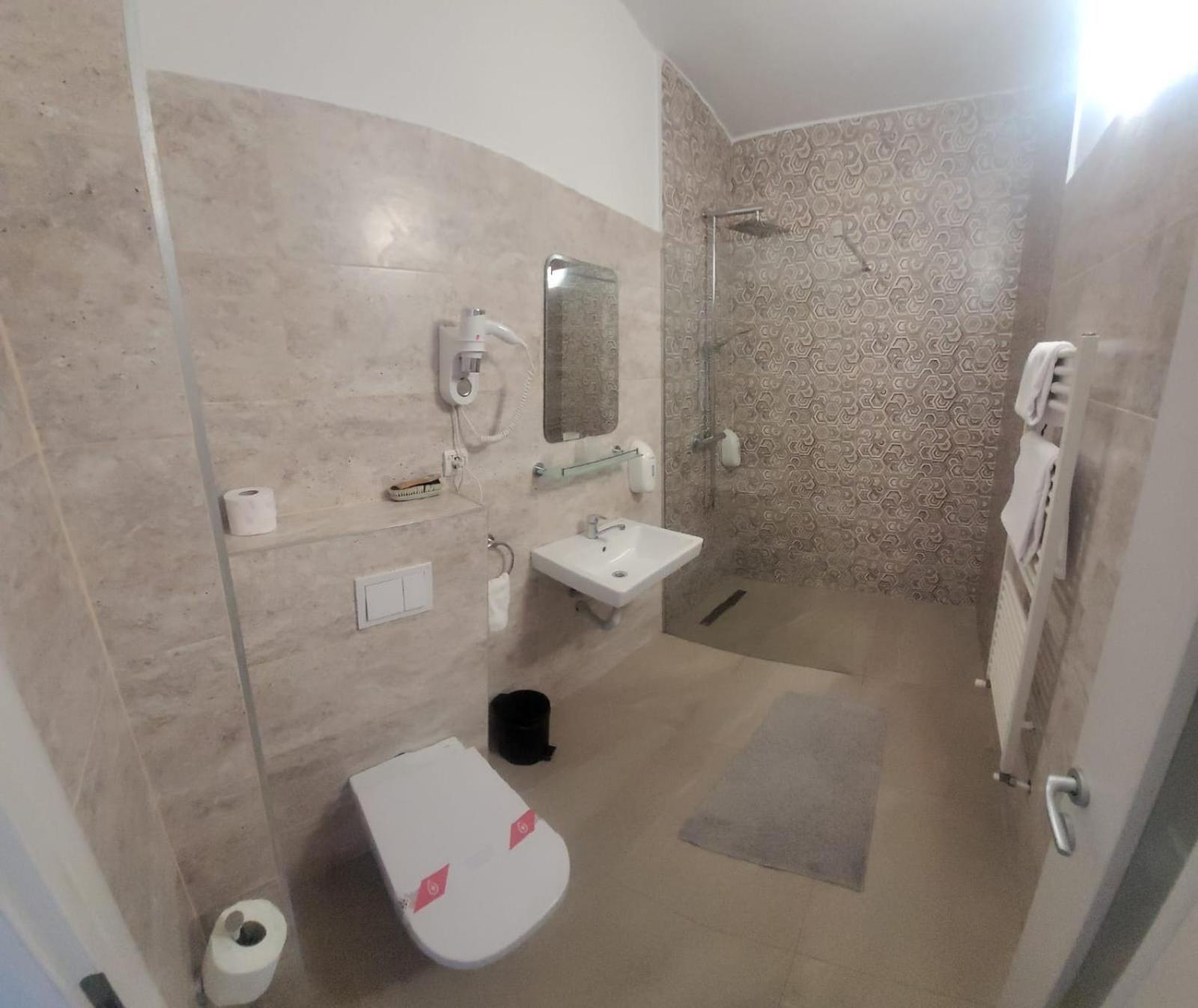Hotel Delaf Cluj-Napoca Buitenkant foto