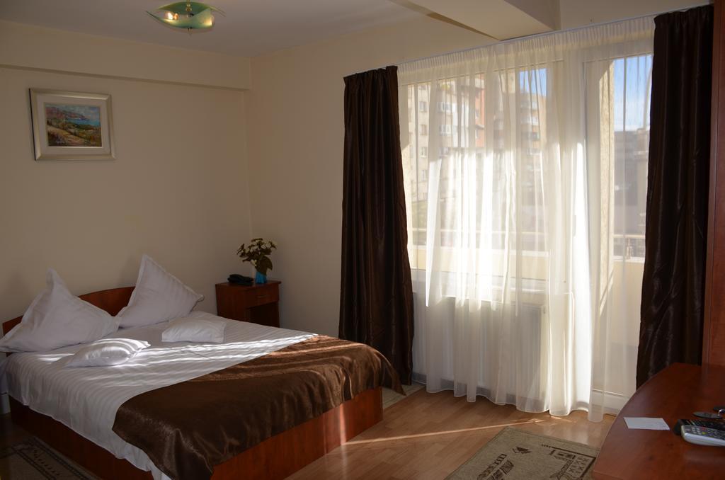 Hotel Delaf Cluj-Napoca Buitenkant foto