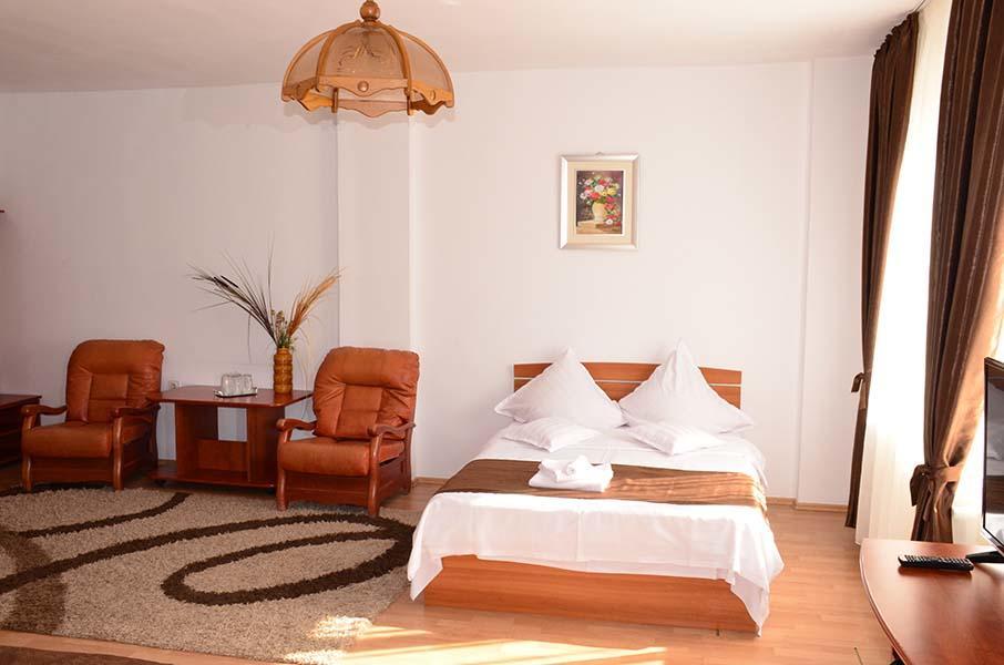 Hotel Delaf Cluj-Napoca Buitenkant foto